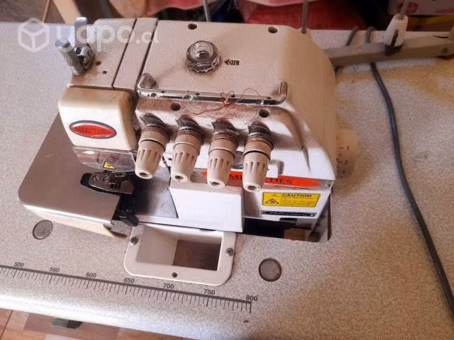 Máquina de Cóser Overlock marca Mercedes