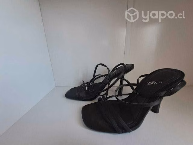 Sandalia tiras cruzadas Zara
