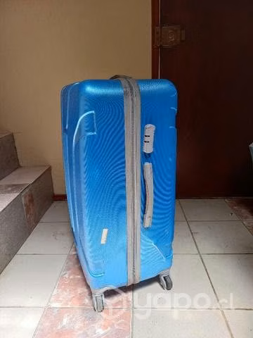 Maleta con ropa - Imagen 2