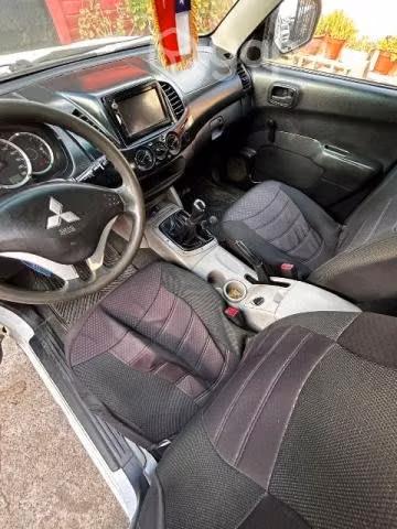 Camioneta Mitsubishi katana 2015