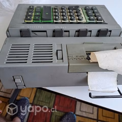 Maquina contadora con rollos Olivetti vintage