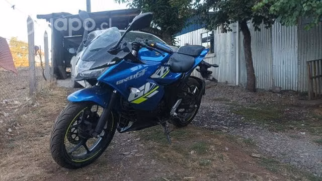 Moto zuzuzki gizzer año 2023