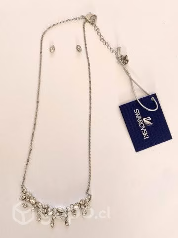 Conjunto de collar y aros Swarvsky