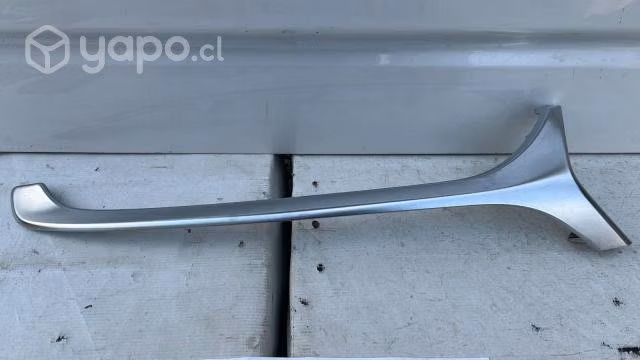 Chevrolet groove moldura derecha mascara (21-23)