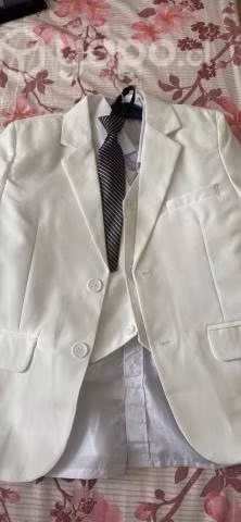 Traje blanco de niño
