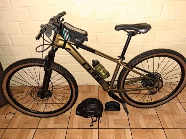 Bicicleta CUBE Acid 2023