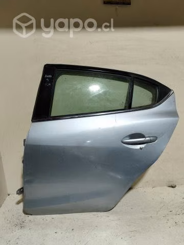 Puerta Mazda  trasera /rgd01m02j