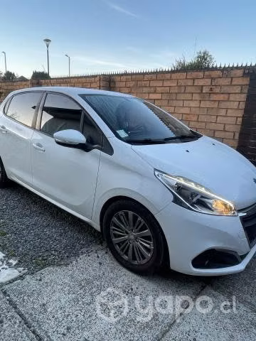 Se vende PEUGEOT 208 2019 - Diesel - Imagen 2