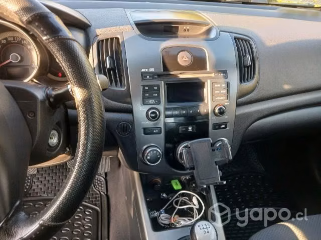 Se vende Kia Cerato - Imagen 8