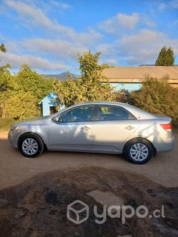 Se vende Kia Cerato - Imagen 3