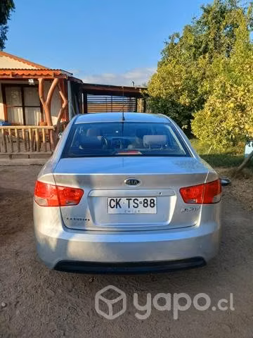 Se vende Kia Cerato - Imagen 4