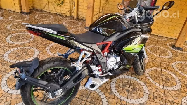 Se vende moto Loncin gp300 Patente WFH-87