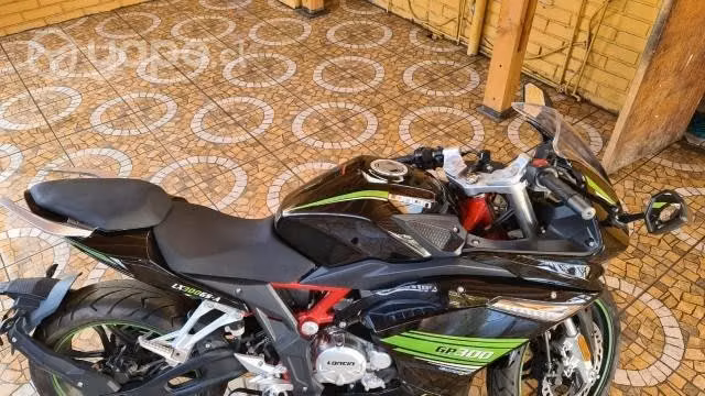 Se vende moto Loncin gp300 Patente WFH-87