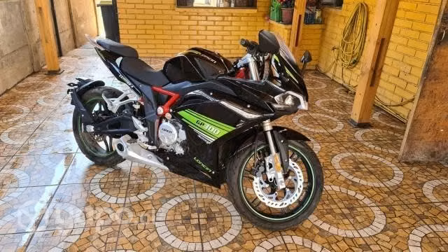 Se vende moto Loncin gp300 Patente WFH-87