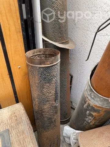 Chimenea, tubos, cobre martillado, leños ceramicos