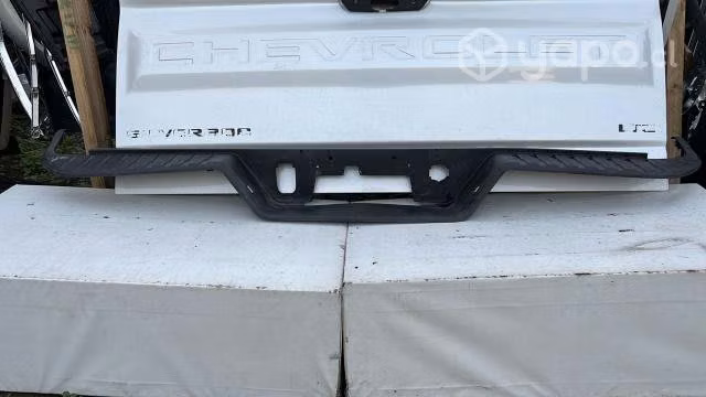 Chevrolet silverado moldura parachoque trasero (19