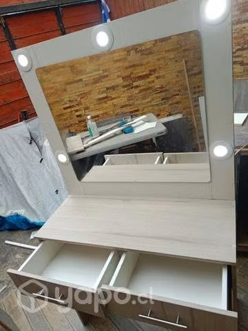 Tocador con luces