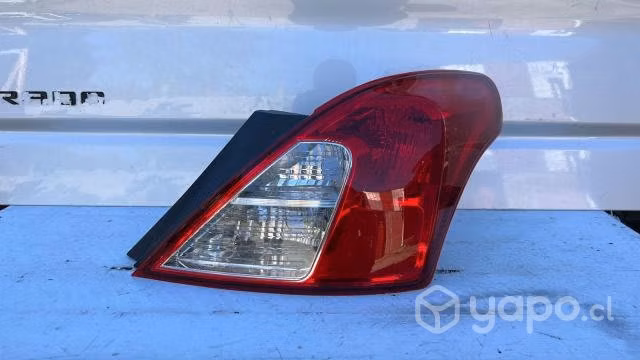 Nissan versa foco derecho (15-18)