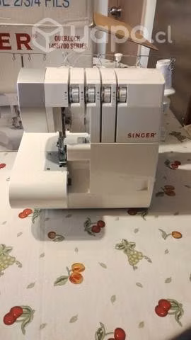 Máquina Overlock Singer 14SH700
