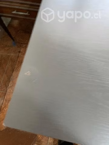 Escritorio con poco uso