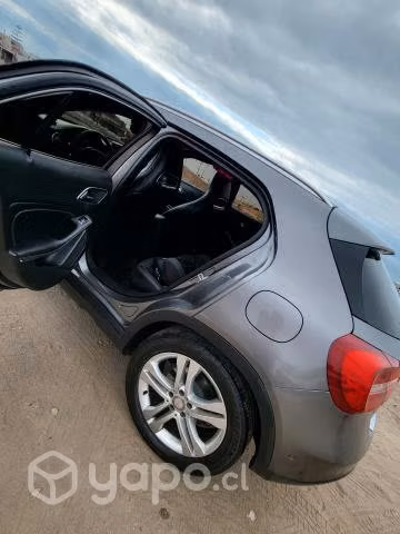 Vendo Mercedez GLA200 2015