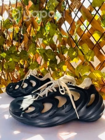 Tenis " Adifom q "