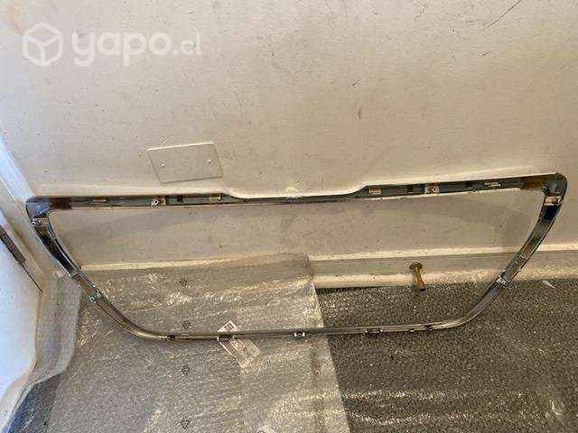 Cromado máscara peugeot 208 año 2017-2020 original - Imagen 3