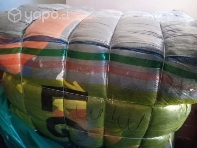 Fardo de ropa 130 prendas aprox