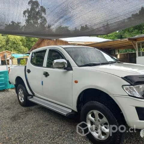 Se vende camioneta Mitsubishi l-200 doble cabina