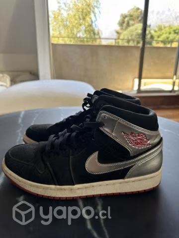 Air Jordan 1 Mid
