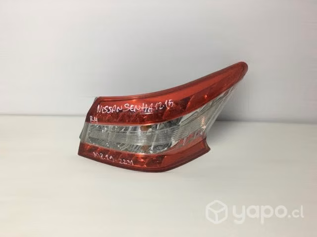 Foco trasero rh nissan sentra 2012-2015