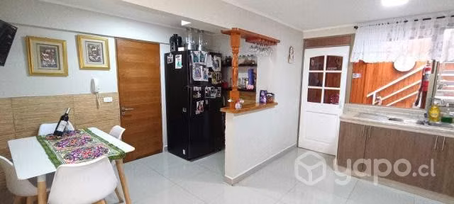 Arriendo elegante casa en condominio