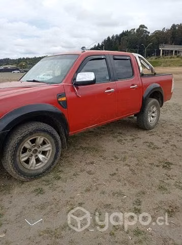 Se vende FORD RANGER 2012