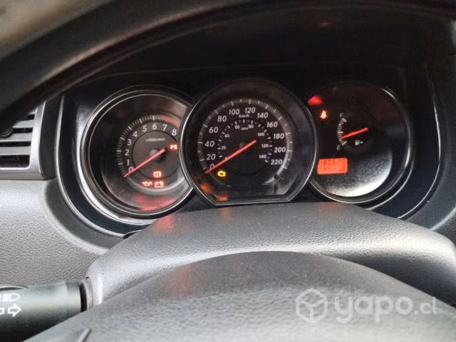 Se vende automóvil nissan tiida 1.6