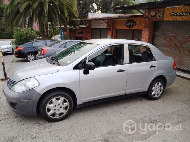 Se vende automóvil nissan tiida 1.6