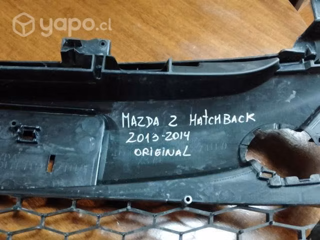 Rejilla del parachoque Mazda 2