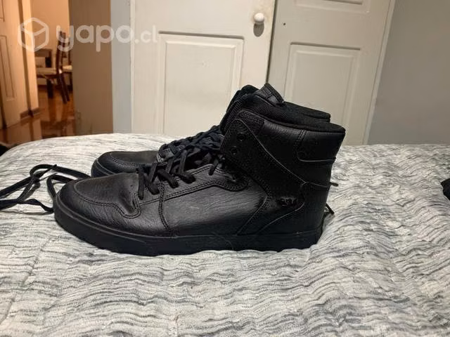 Zapatos de colegio Supra