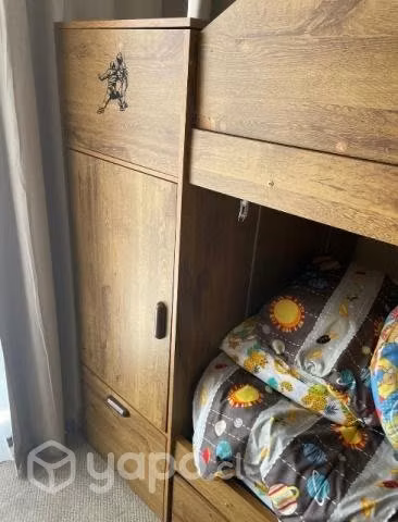 Litera con closet multifuncional