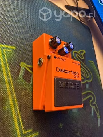 Pedal de efecto distorsión DS-1