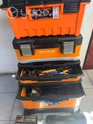 Herramientas con Cajas, más 2 GPS y2 taladros
