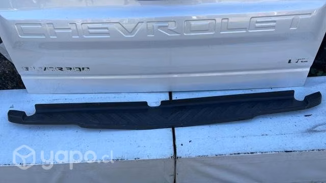Nissan np300 moldura parachoque trasero (15-19)