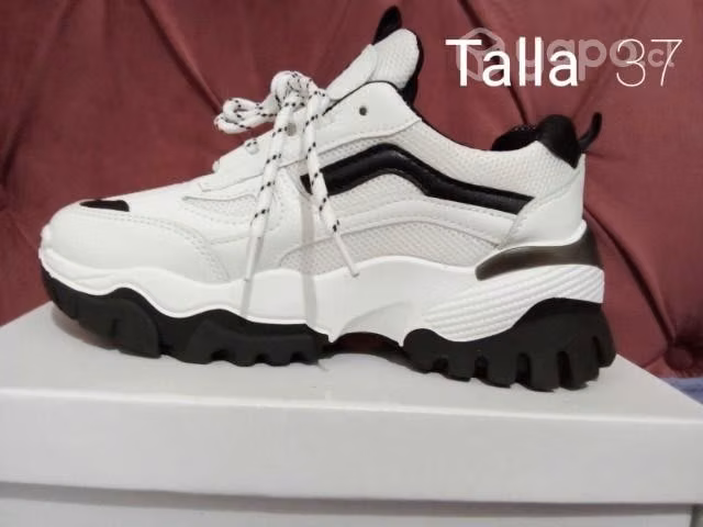 Zapatilla nueva
