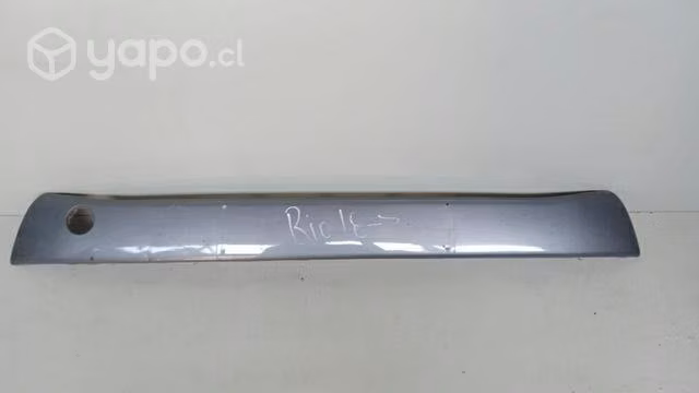 Moldura mascara kia rio dmg repuestos 5.56