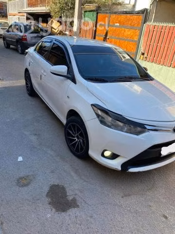 Toyota yaris 2015