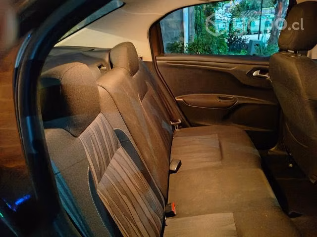 Peugeot 301 allure 1.6 2013