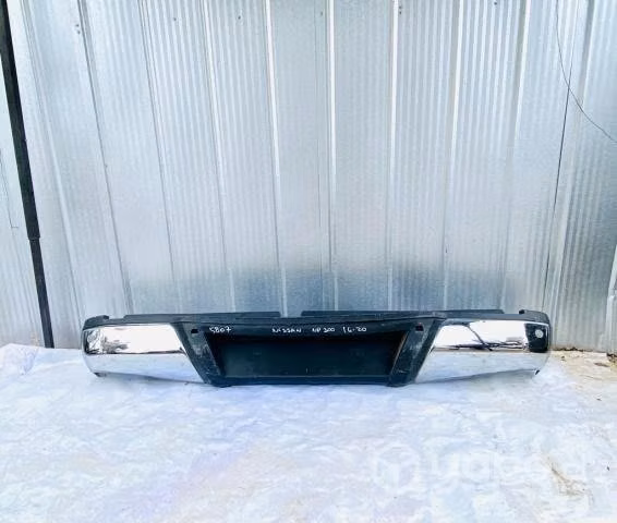 Parachoque nissan np300