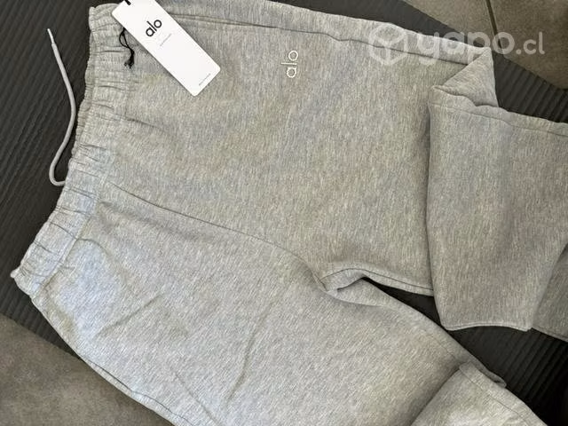 Buzo oversize gris marca Alo- nuevo