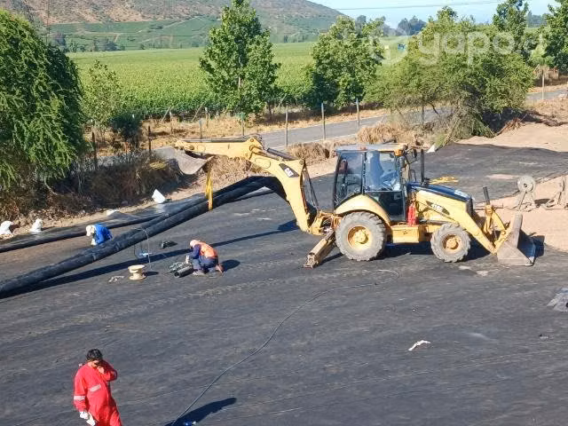 Se arrienda retroexcavadora por hora más traslado