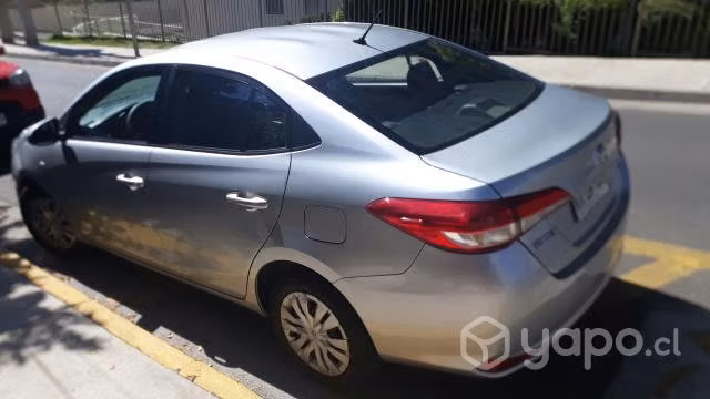 Vendo toyota yaris 2018 unico dueño, conversable
