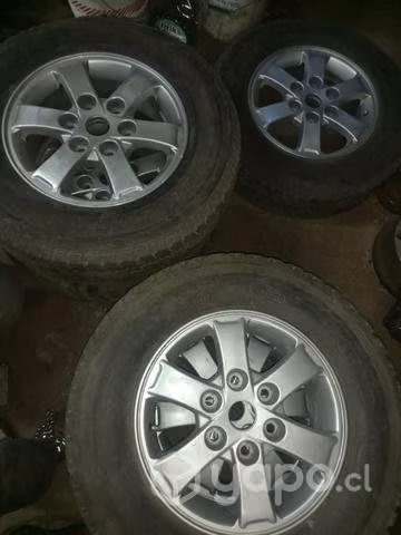 04 llantas 16 , 6 pernos Mitsubishi solo llantas